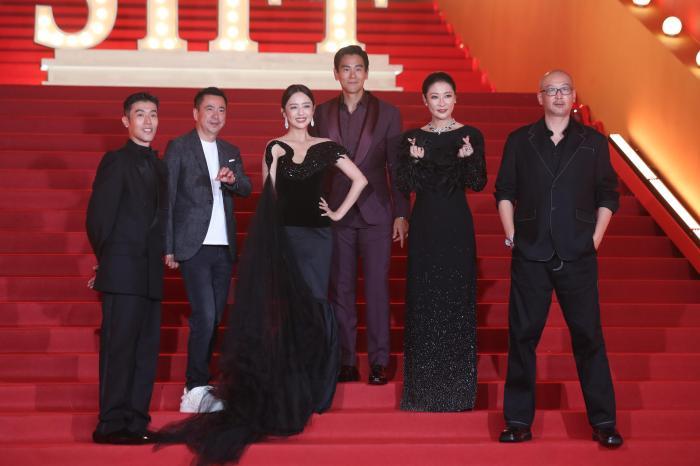 第二十六届上海国际电影节红毯星光璀璨