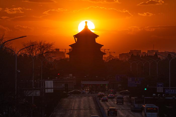 北京天坛祈年殿出现“悬日”景观