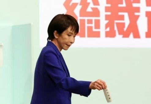 “东亚困兽”露出“三重獠牙”，日本军国主义将危险出鞘？｜ 国际识局