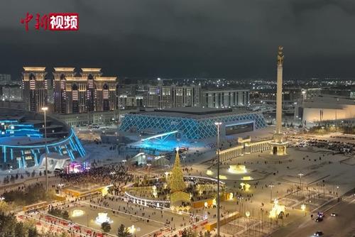 阿斯塔纳跨年夜：广场“迪斯科”迎新年